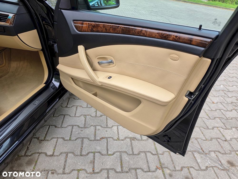 BMW Seria 5 525xd - 21