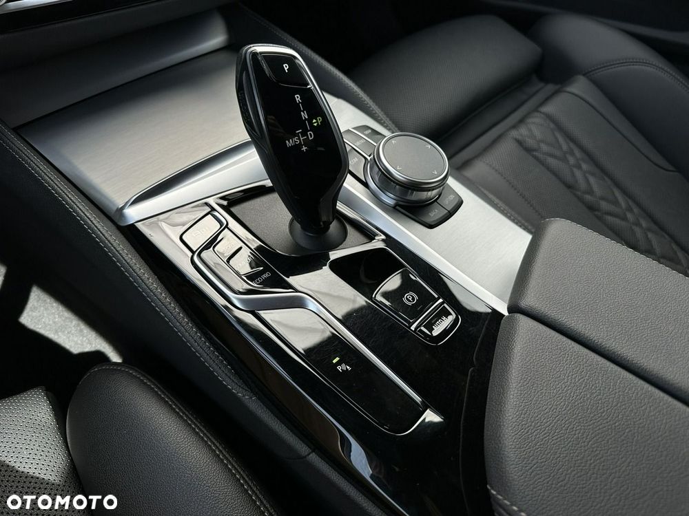 BMW Seria 5 520d xDrive mHEV M Sport sport - 26