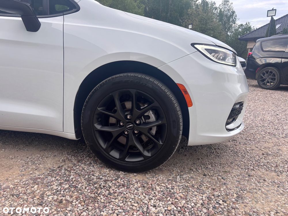 Chrysler Pacifica - 2