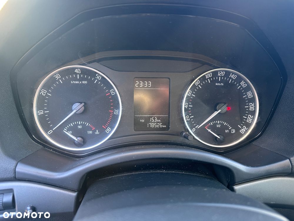 Skoda Octavia 1.6 Tour - 8
