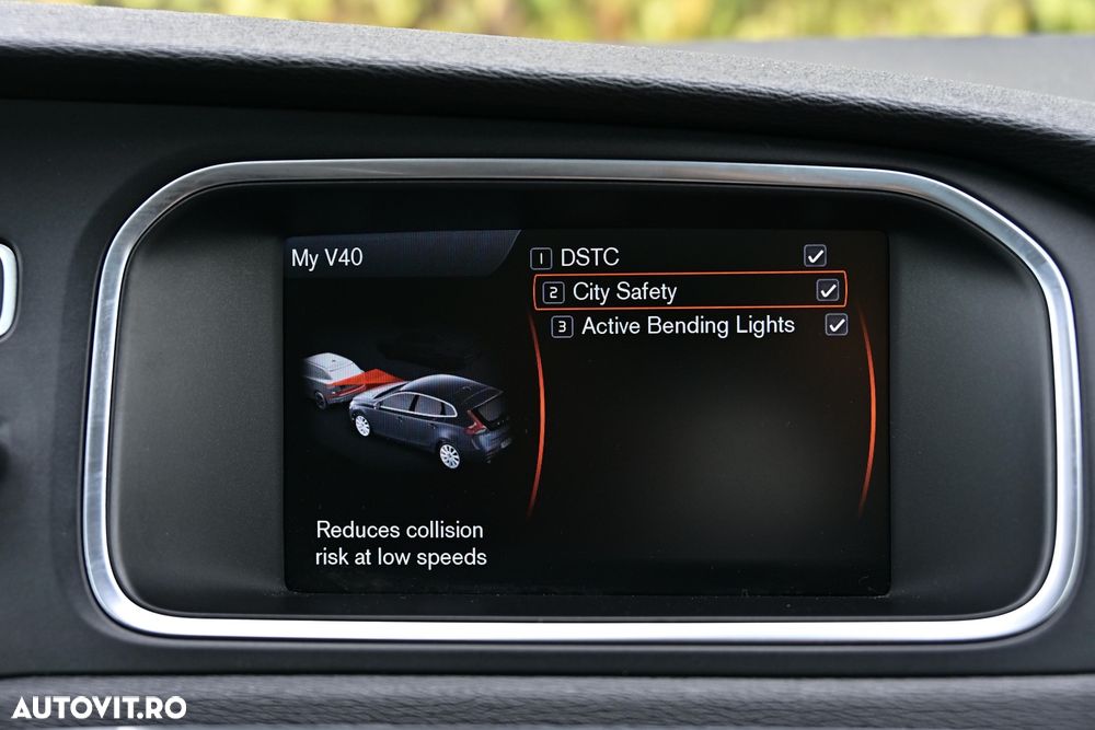 Volvo V40 D3 Geartronic R Design - 24