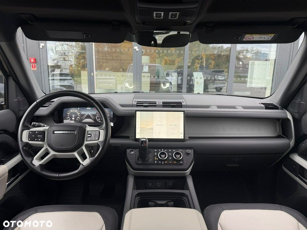 Land Rover Defender - 13