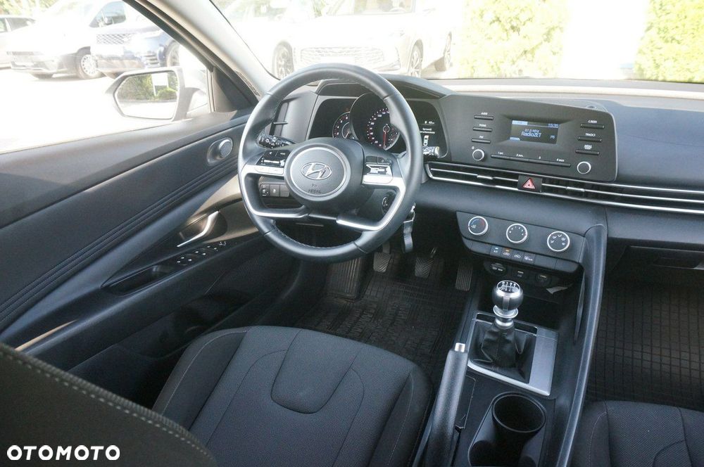 Hyundai Elantra - 14