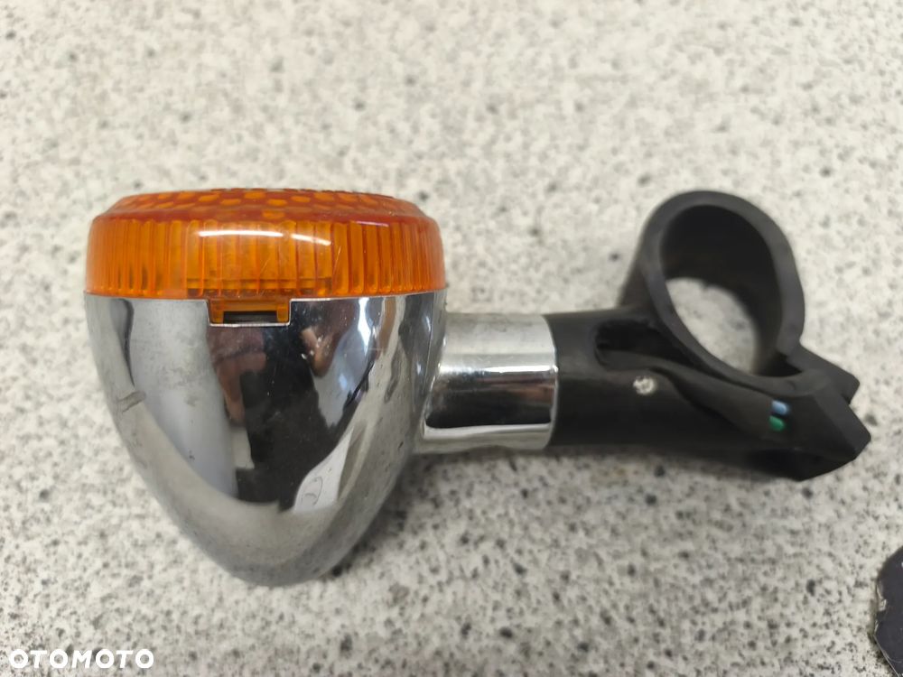 Kierunkowskaz prawy przód Honda VT700 VT 700 VT 1100 VT1100 Shadow 700 1100 - 10