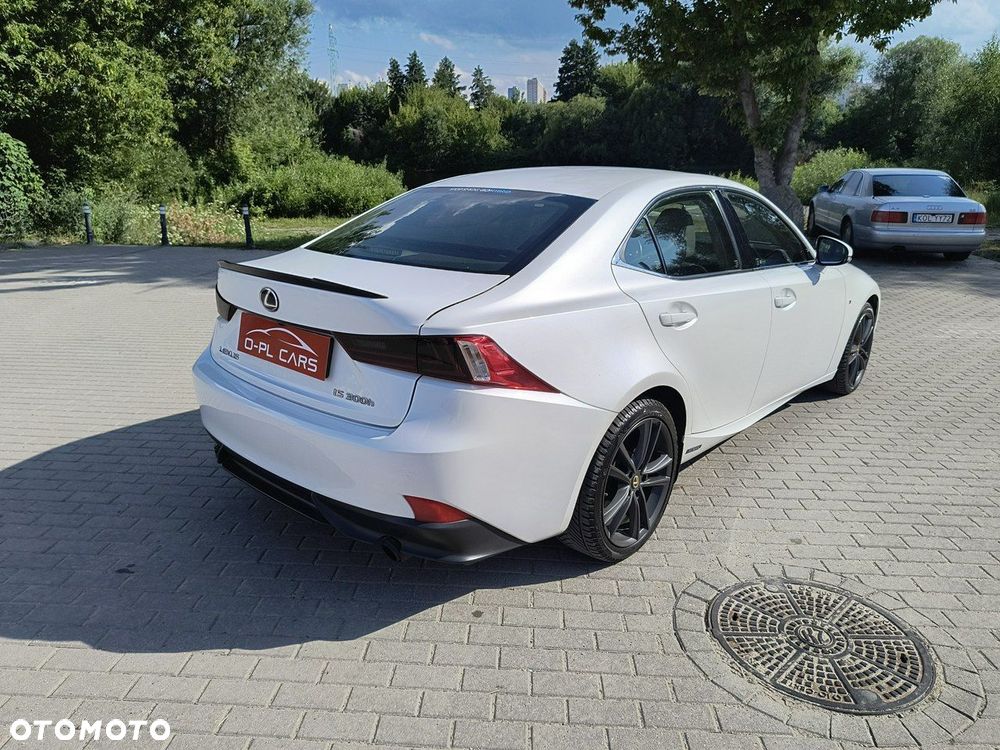 Lexus IS - 30
