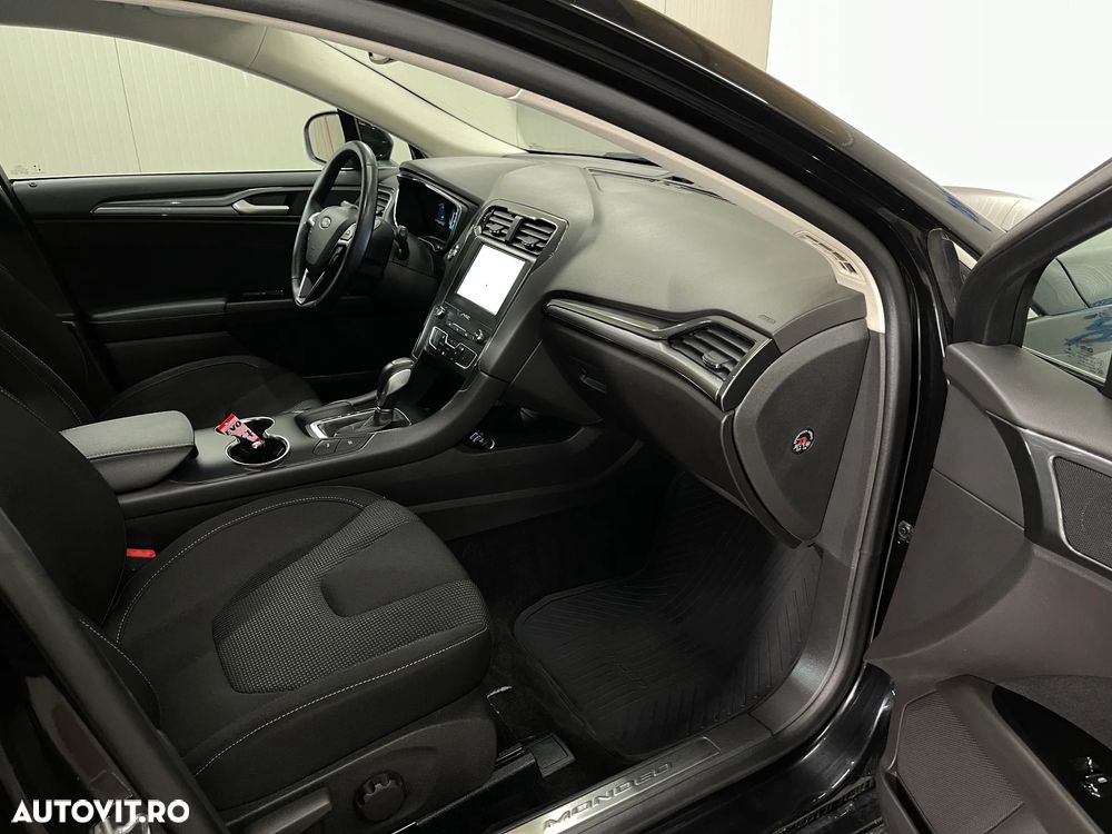 Ford Mondeo 2.0 HEV Titanium - 10