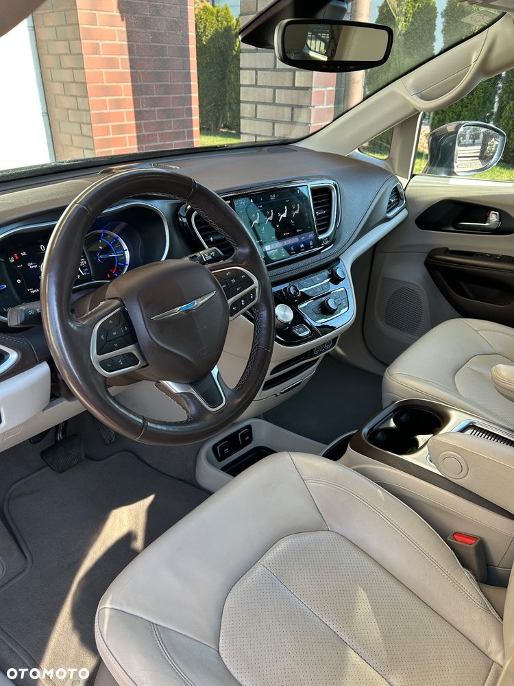 Chrysler Pacifica - 26