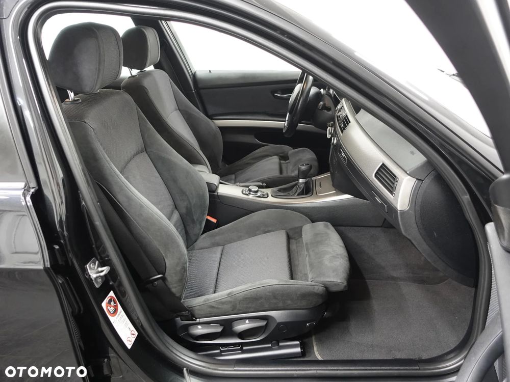 BMW Seria 3 318i Edition Sport - 25
