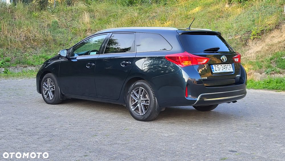 Toyota Auris 1.6 Premium - 3