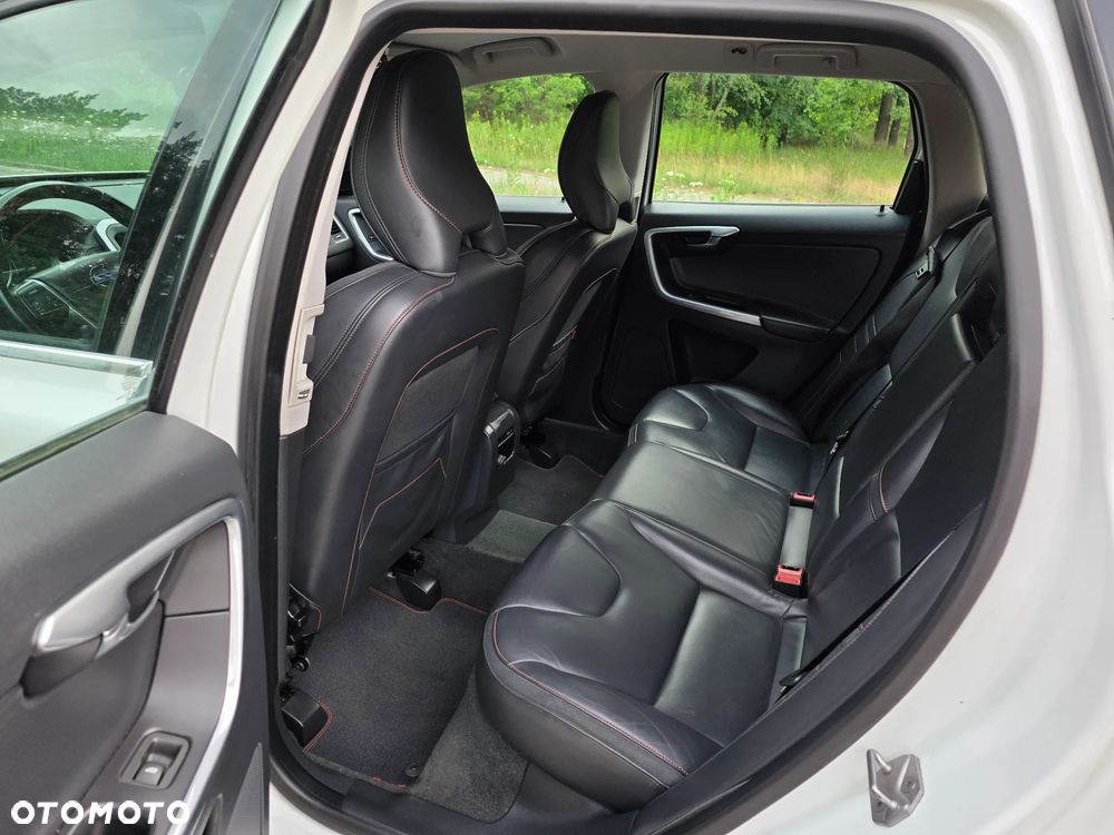 Volvo XC 60 D4 Drive-E Ocean Race - 11