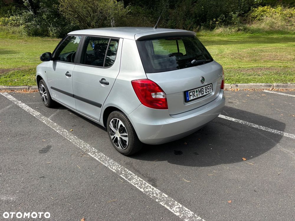Skoda Fabia 2010 photo 4