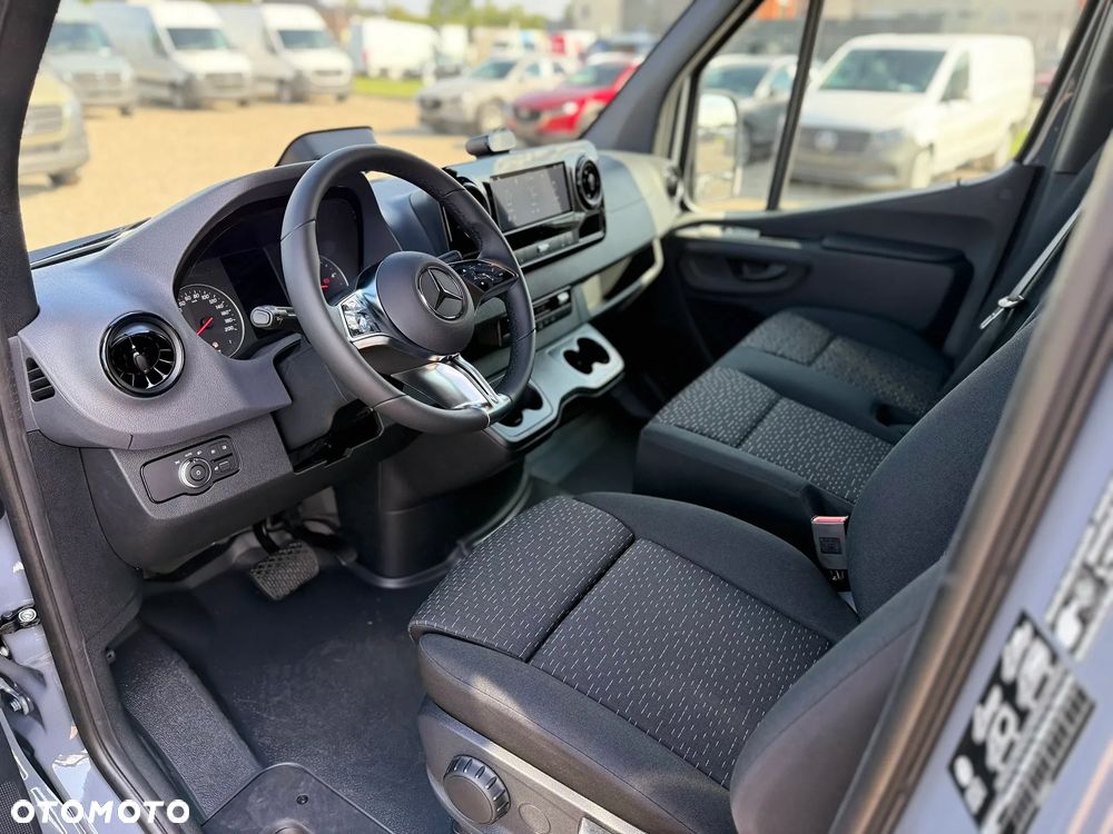 Mercedes-Benz Sprinter - 16