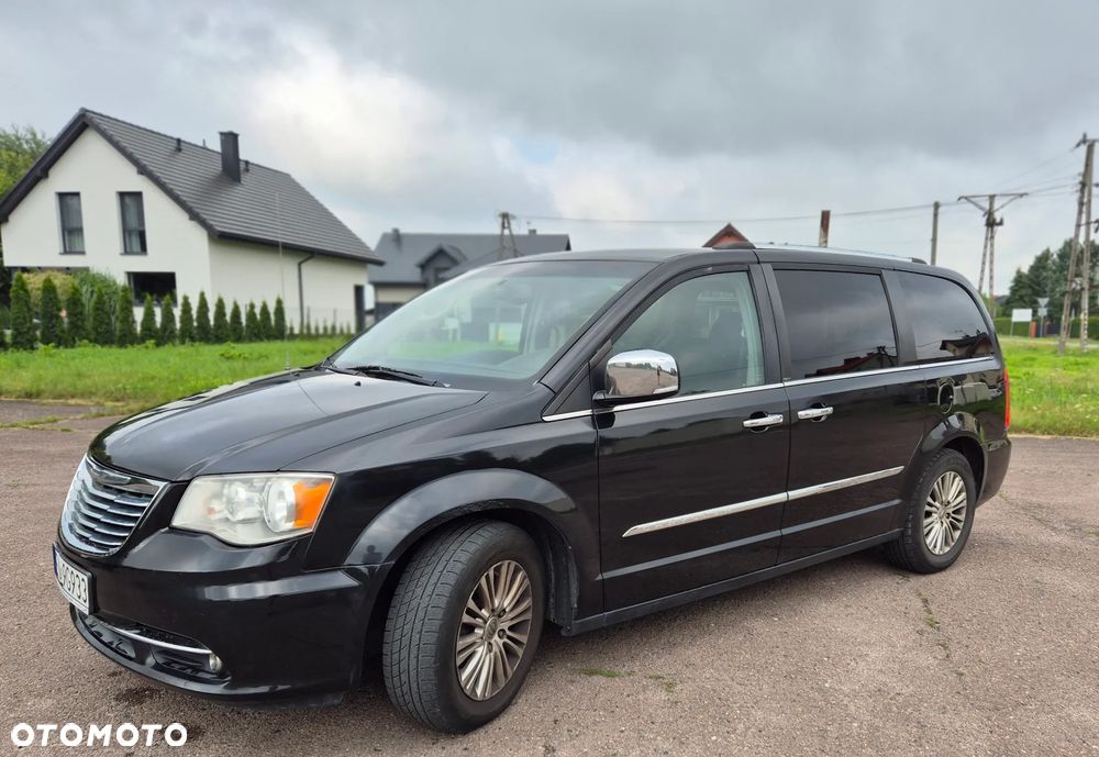 Chrysler Town & Country 3.6 Limited - 8