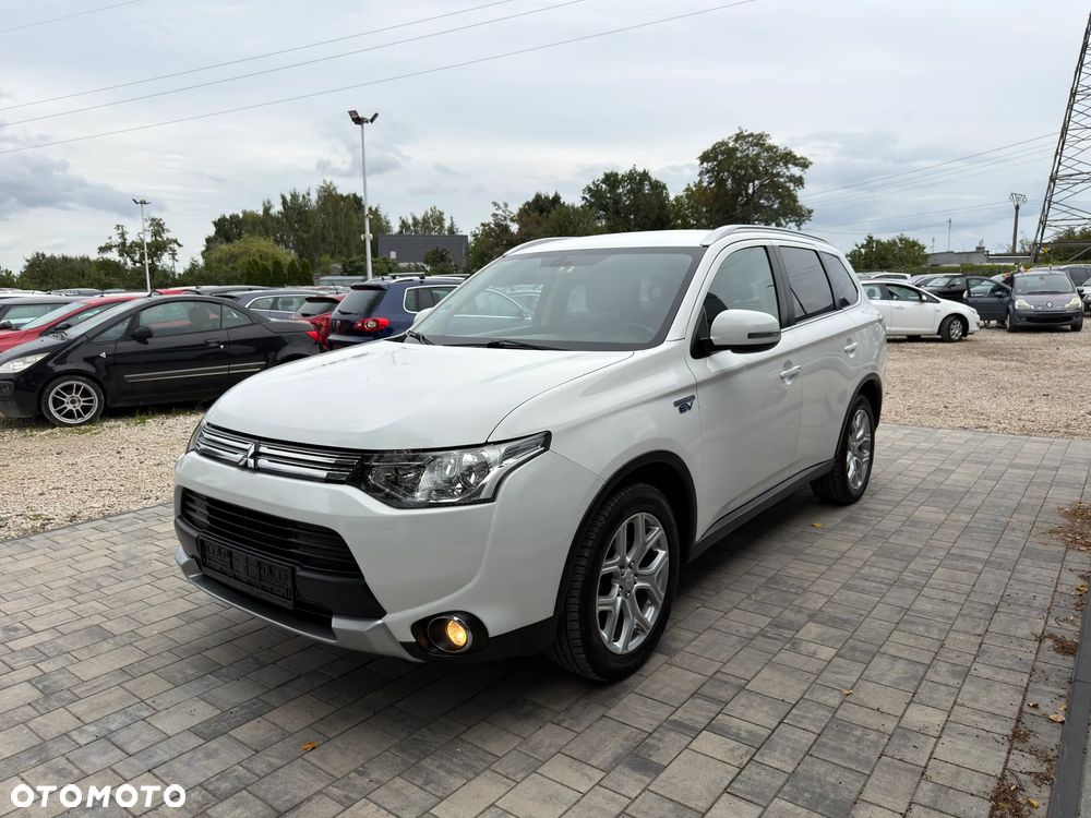 Mitsubishi Outlander Instyle NAVI + - 24