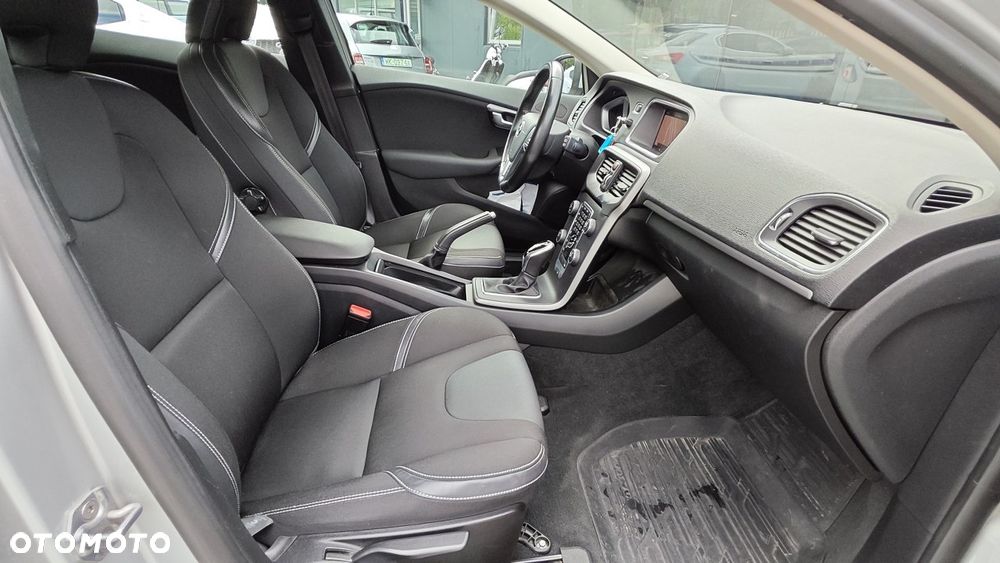 Volvo V40 D3 Drive-E SCR Momentum - 23