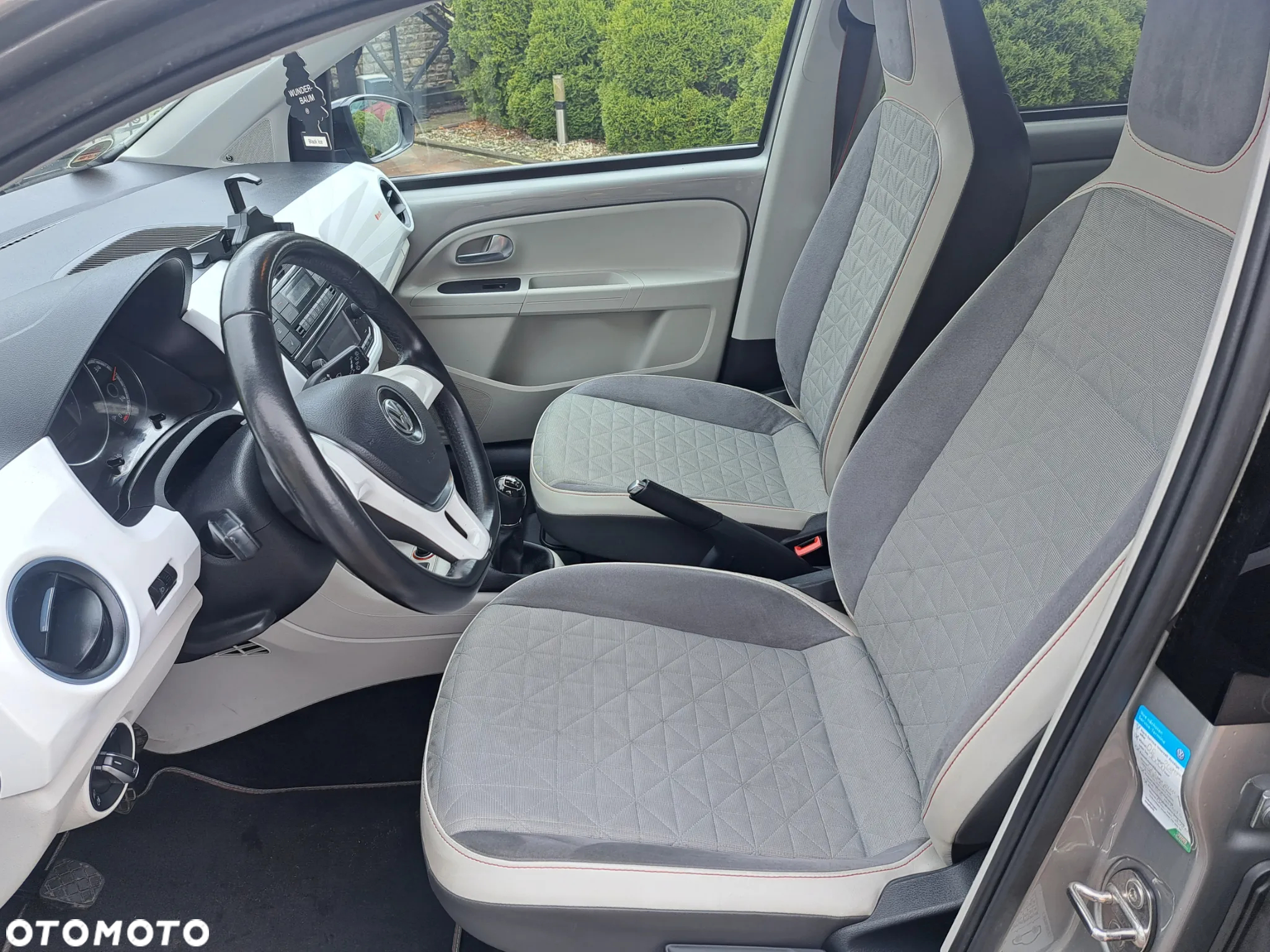 Volkswagen up! (BlueMotion Technology) beats - 21
