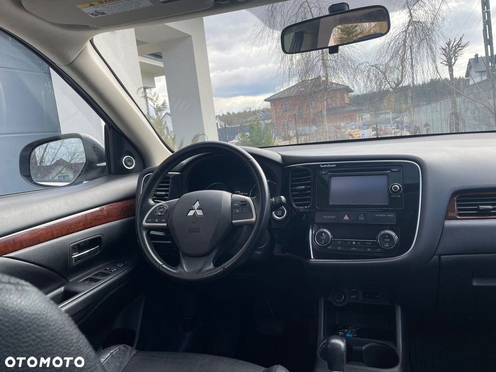 Mitsubishi Outlander - 9