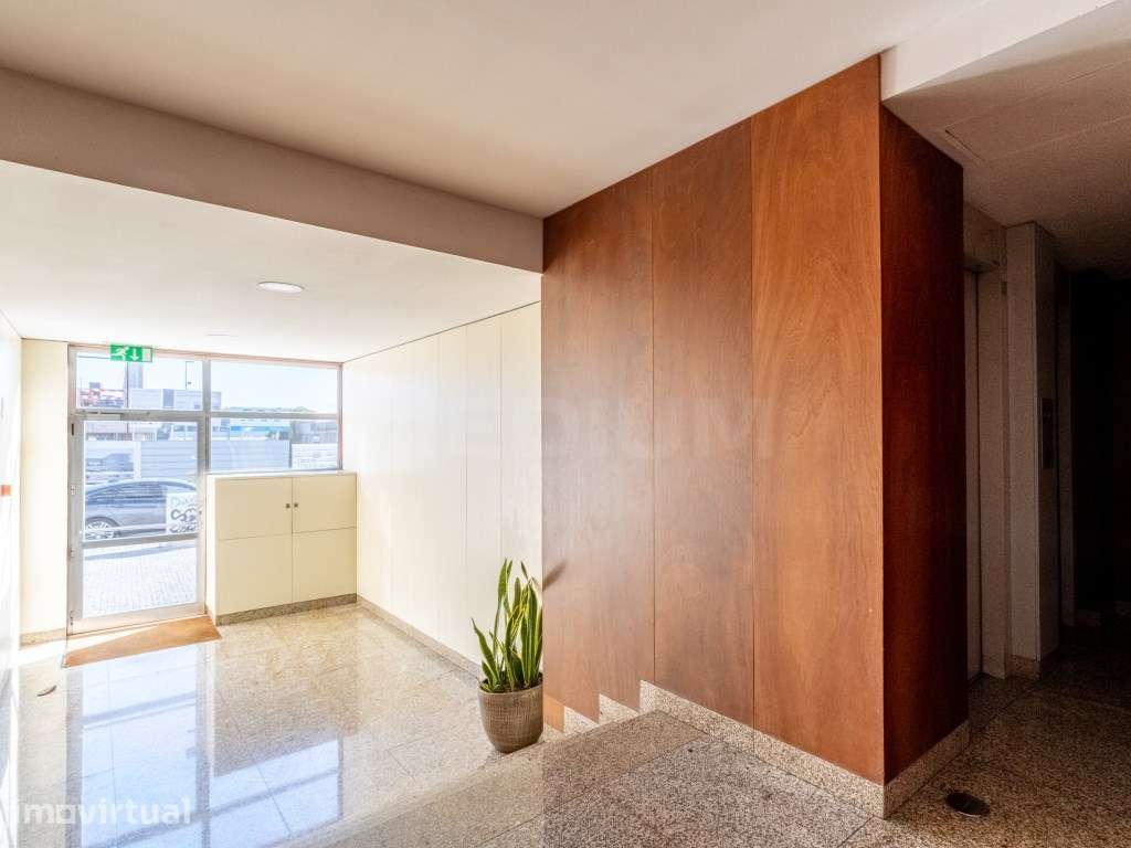 Apartamento T3 na Avenida D Manuel II - Centro da Maia - Grande imagem: 2/19