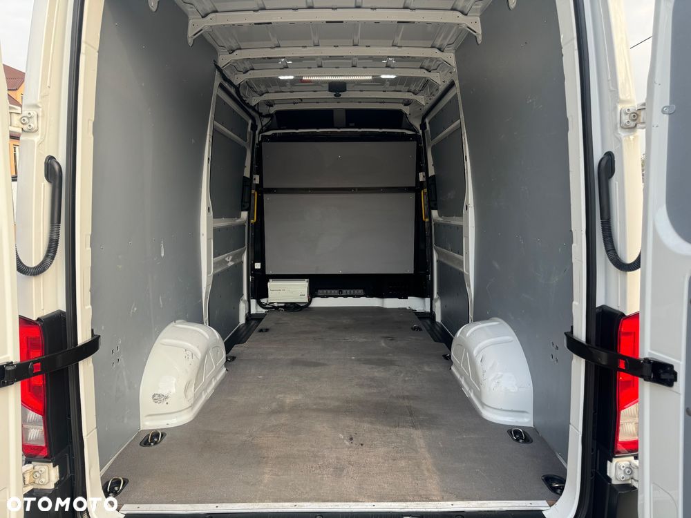 Volkswagen Crafter - 11
