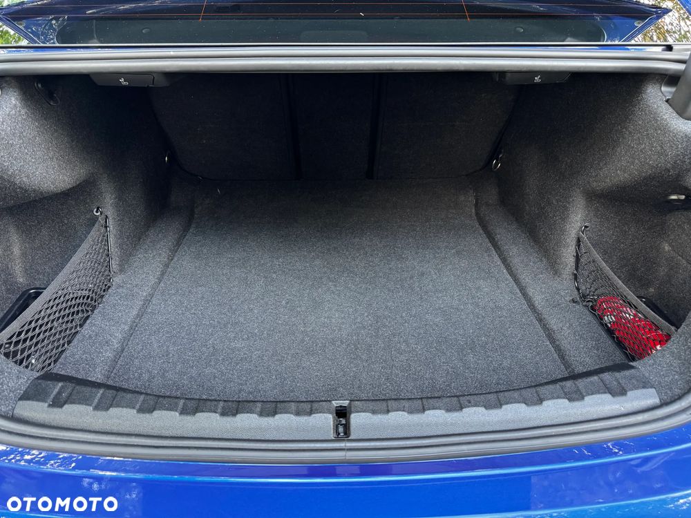 BMW Seria 3 318d M Sport - 36