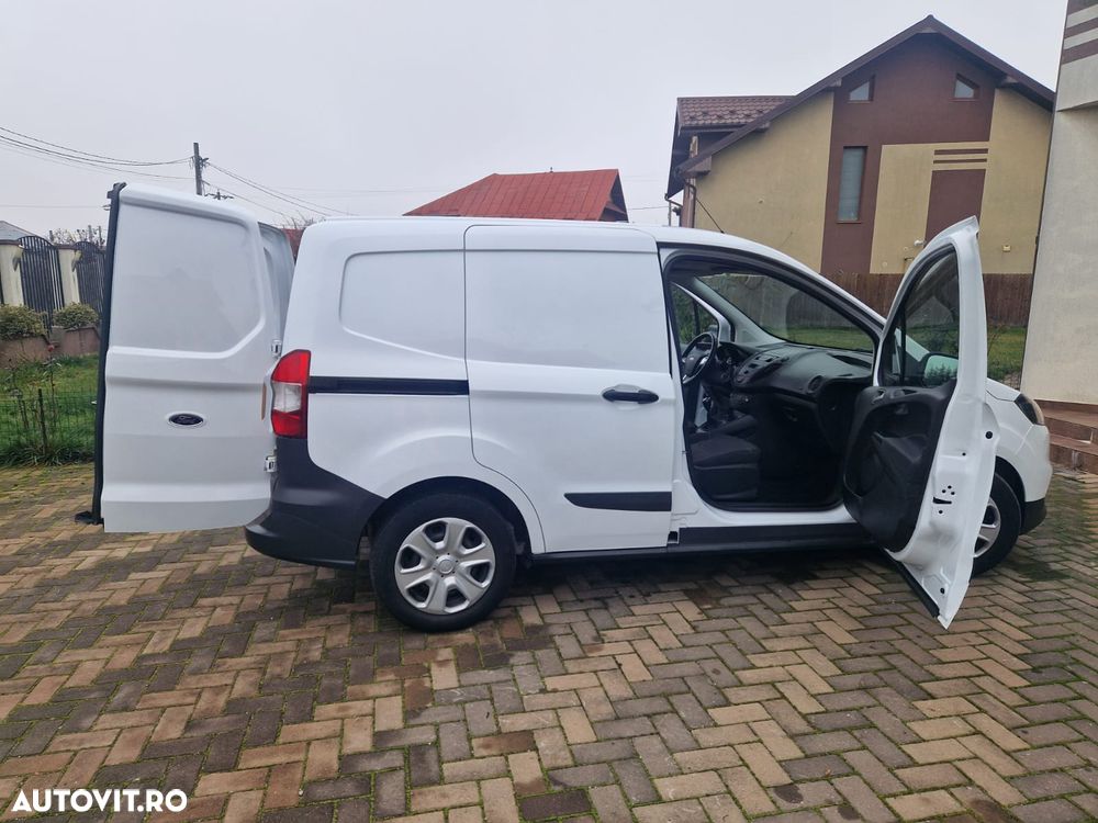 Ford Tourneo Courier - 21