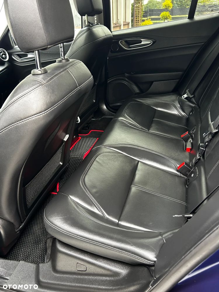 Alfa Romeo Giulia 2.0 Turbo 16V AT8-Q4 Ti - 9