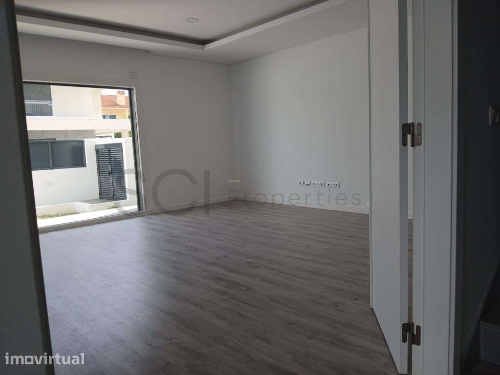 Moradia Duplex T3+1, Fernão Ferro com churrasqueira e pérgula - Grande imagem: 4/22