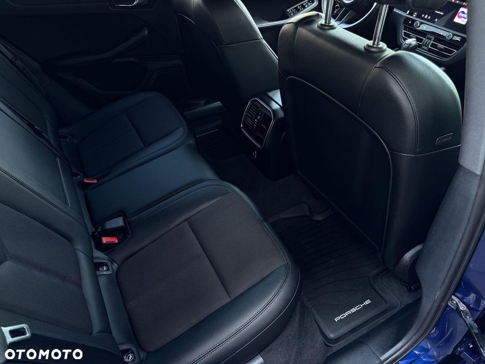 Porsche Macan - 24