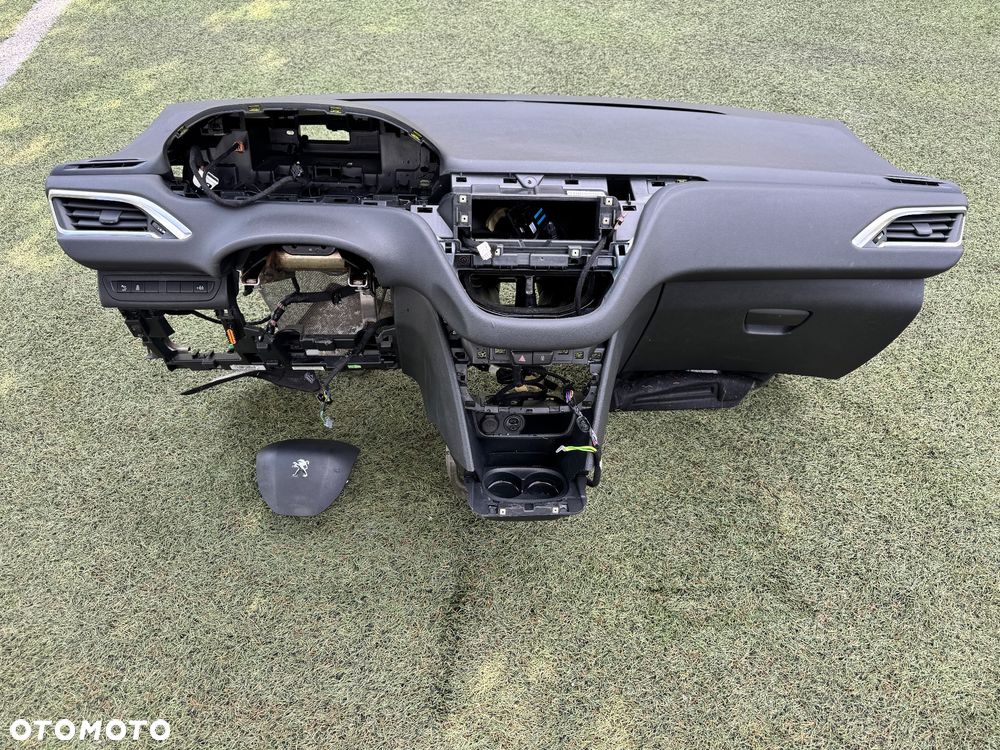 Deska konsola oryginał Peugeot 2008 208 I brak pasów