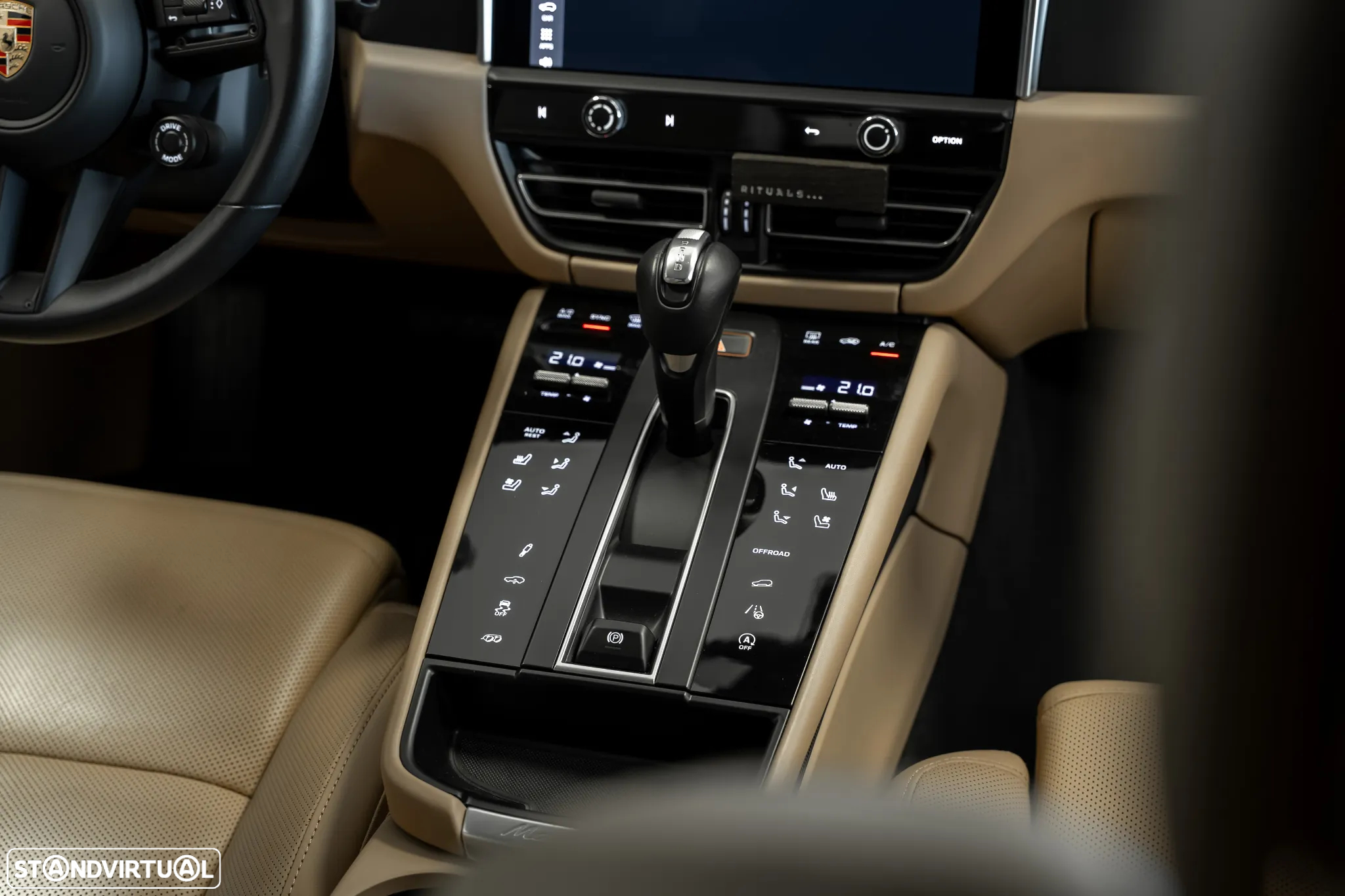 Porsche Macan T - 12