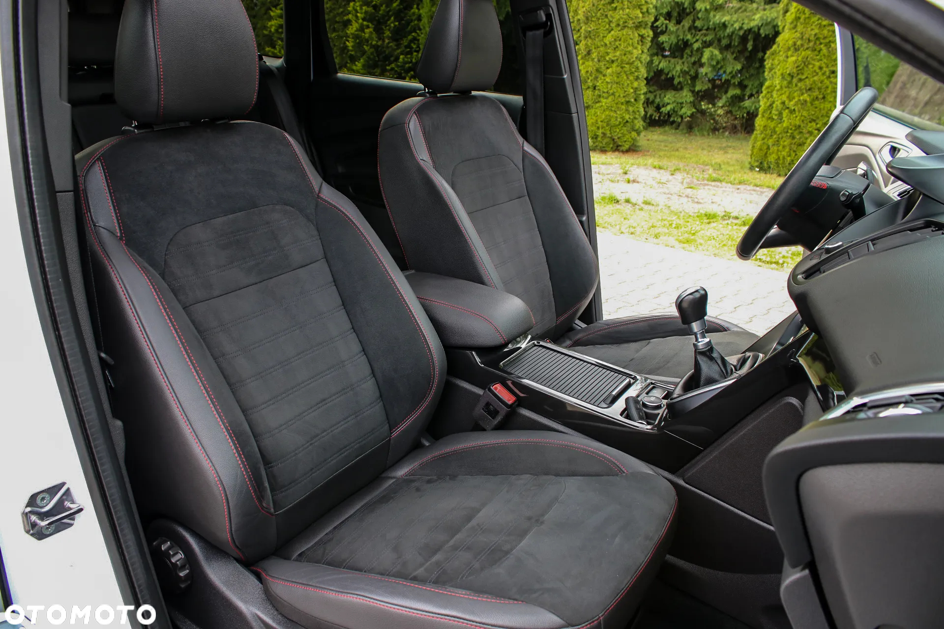 Ford Kuga 1.5 EcoBoost 2x4 ST-Line - 22