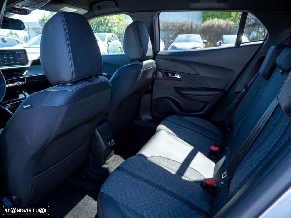Peugeot e-2008 54 kWh Allure - 24