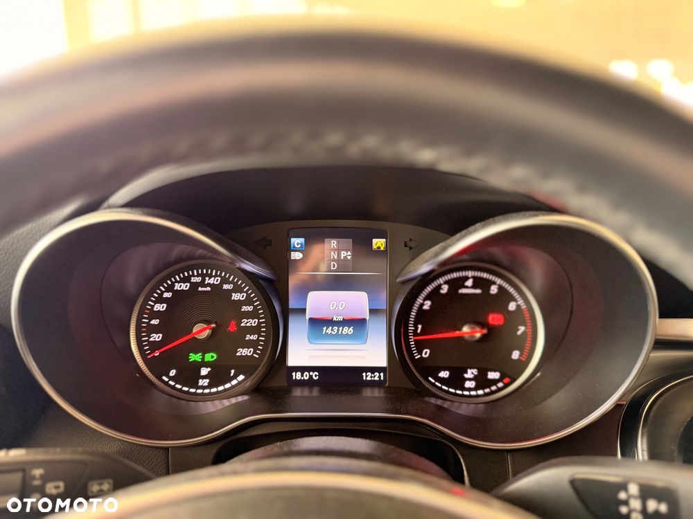 Mercedes-Benz GLC 250 4Matic 9G-TRONIC AMG Line - 8