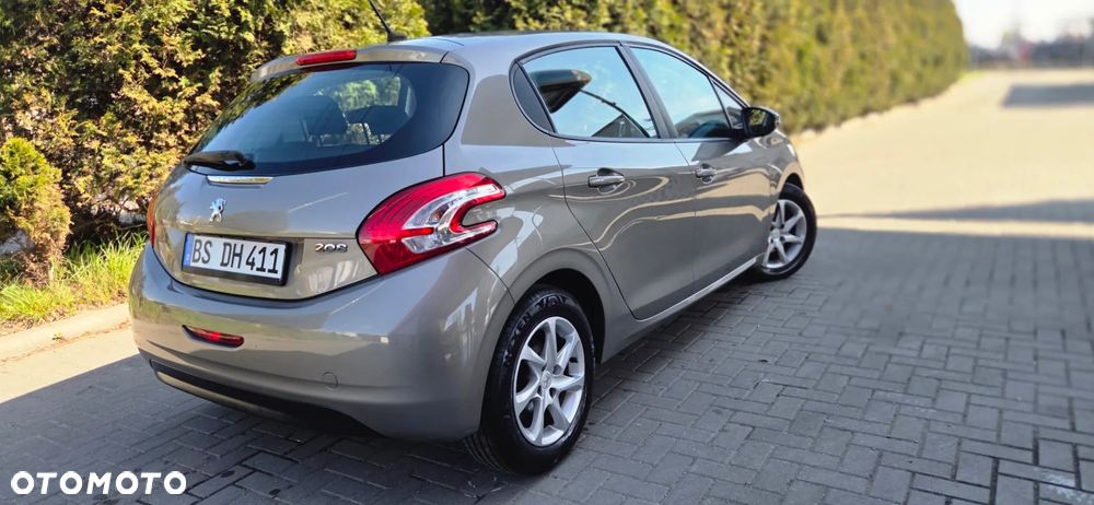 Peugeot 208 - 13