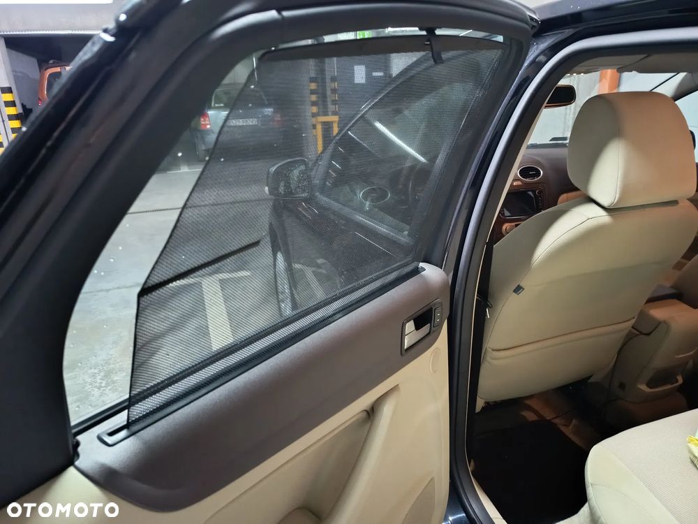 Ford Focus 2.0 Ghia - 29