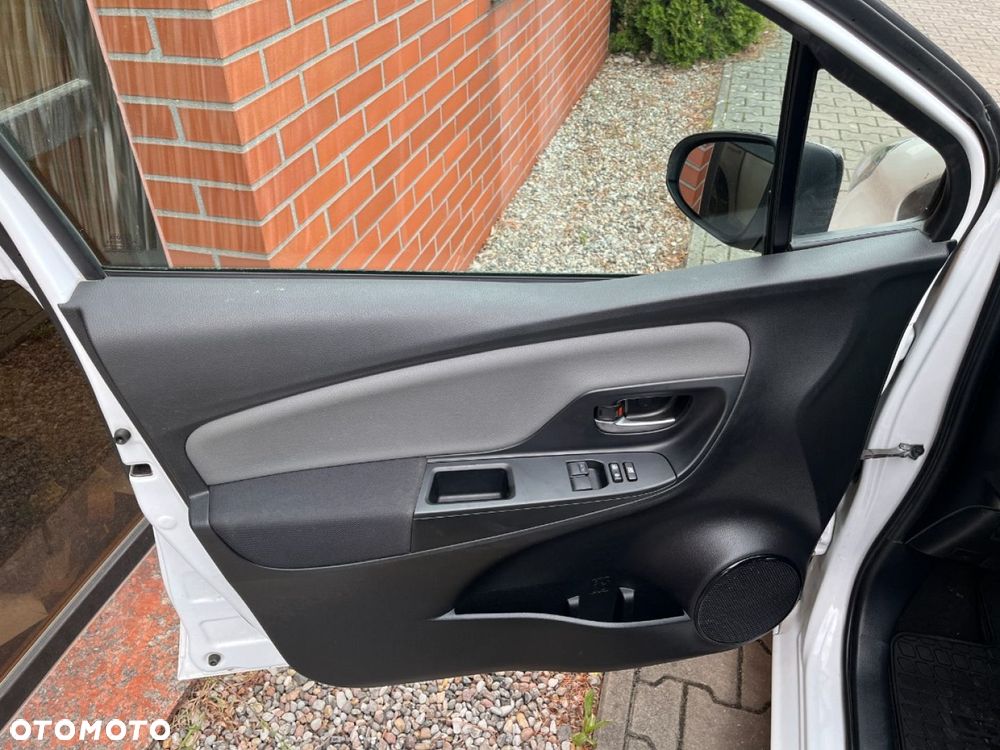 Toyota Yaris Hybrid 100 Business Edition - 21