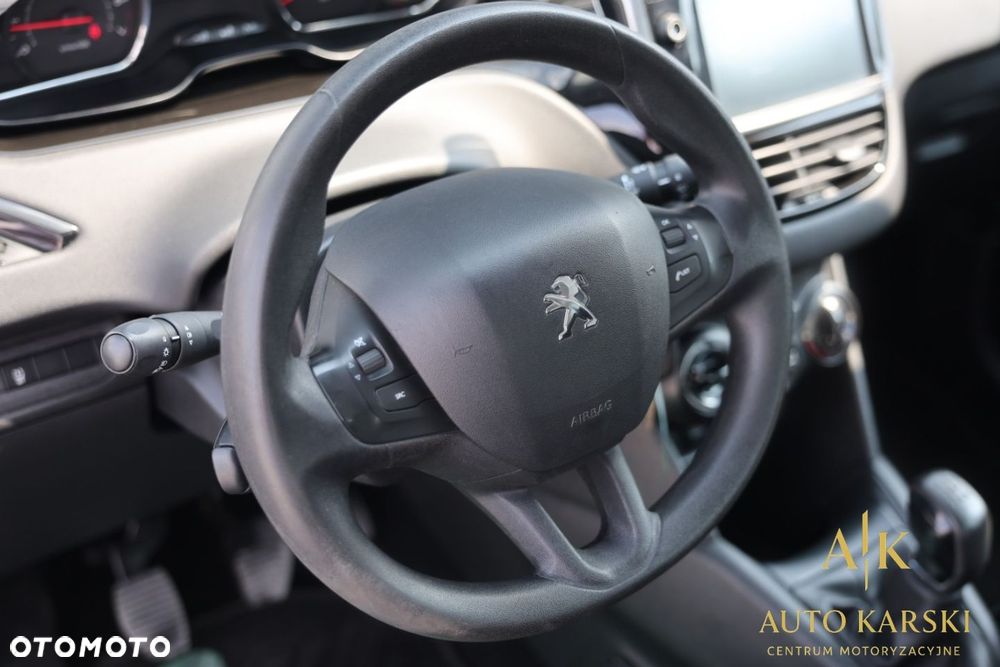 Peugeot 208 - 18