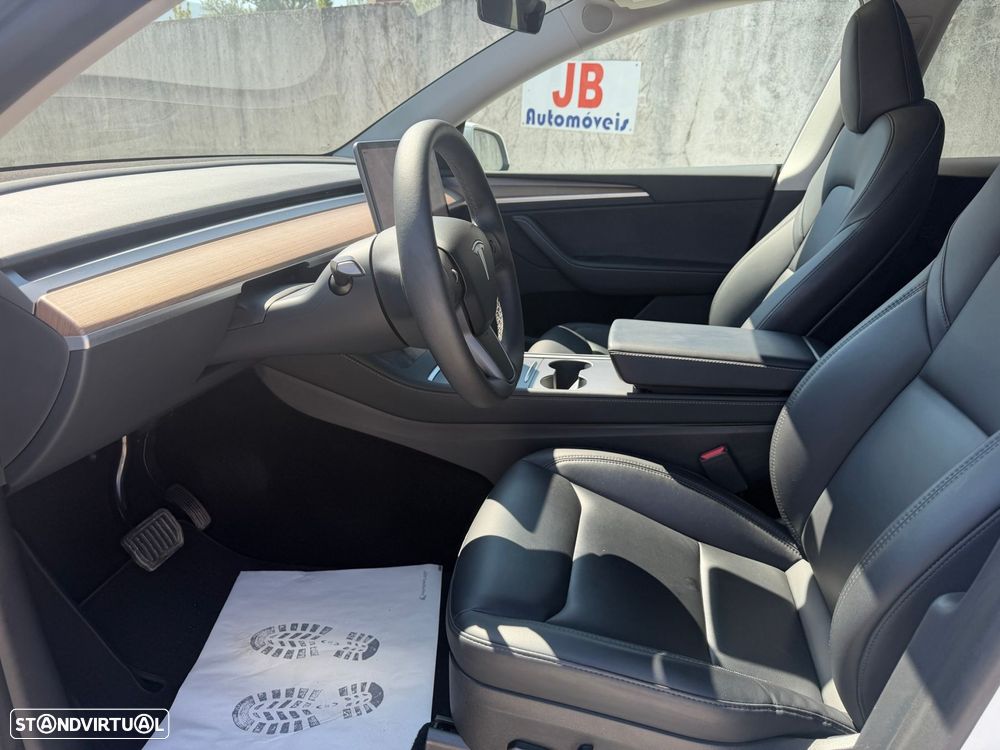 Tesla Model Y Long Range Dual Motor AWD - 8