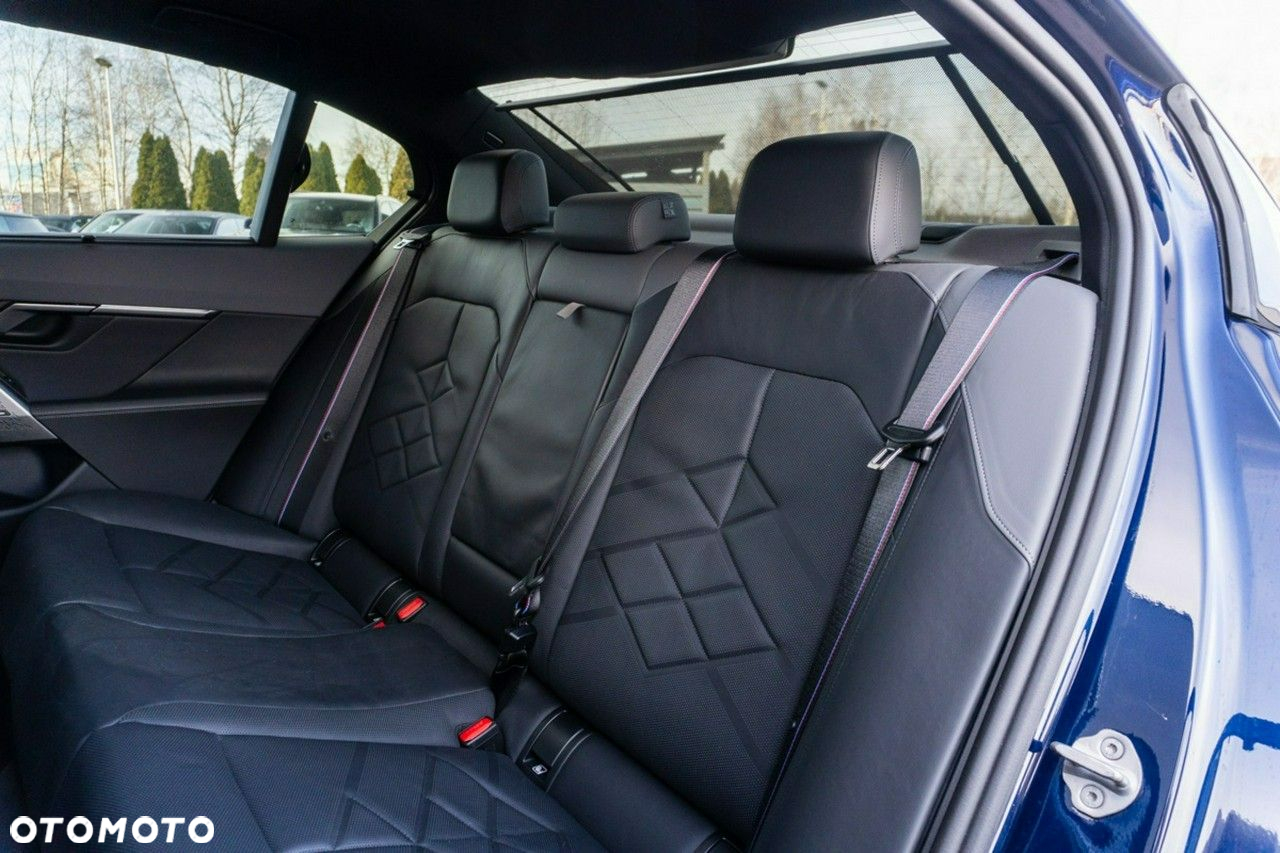 BMW i5 - 13