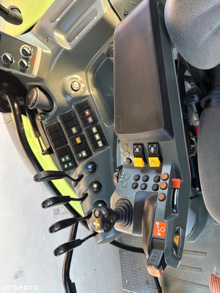 Claas ARION 620 - 11