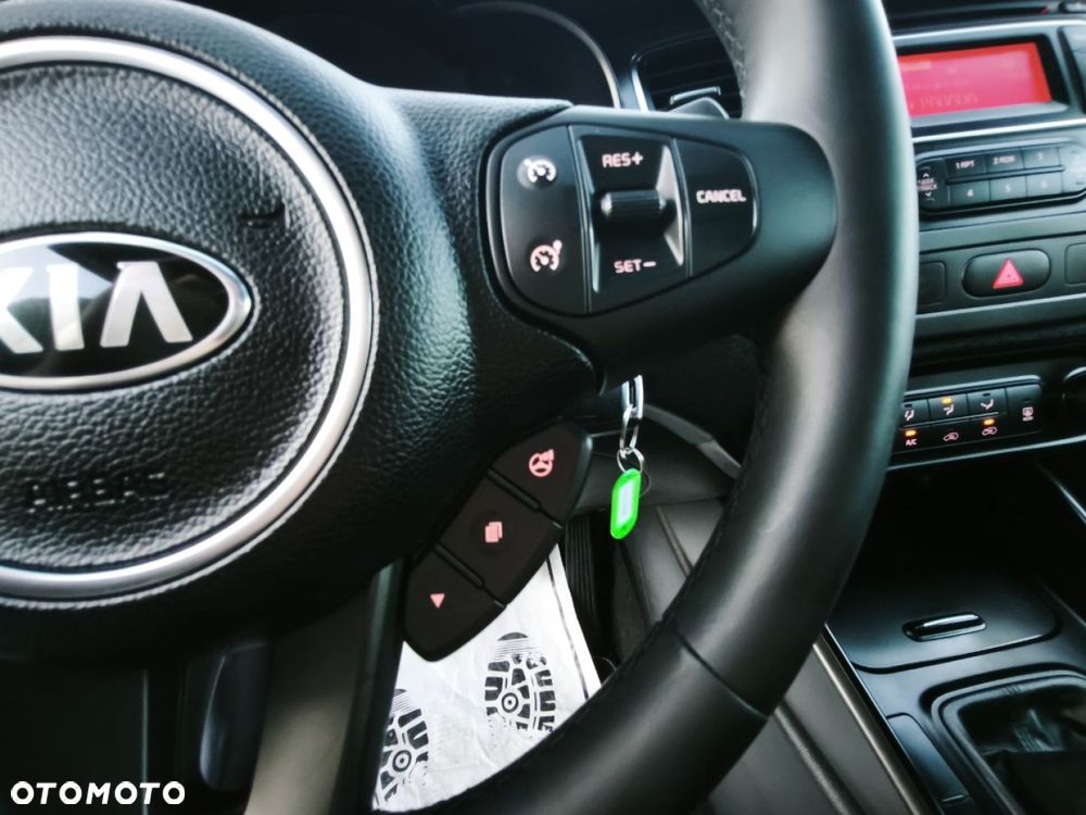 Kia Carens - 11