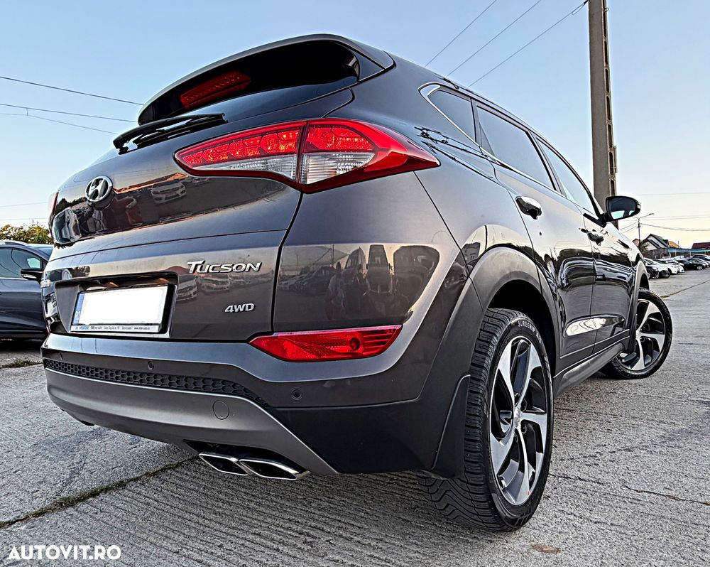 Hyundai Tucson 2.0 CRDI 4WD 6MT Premium - 12