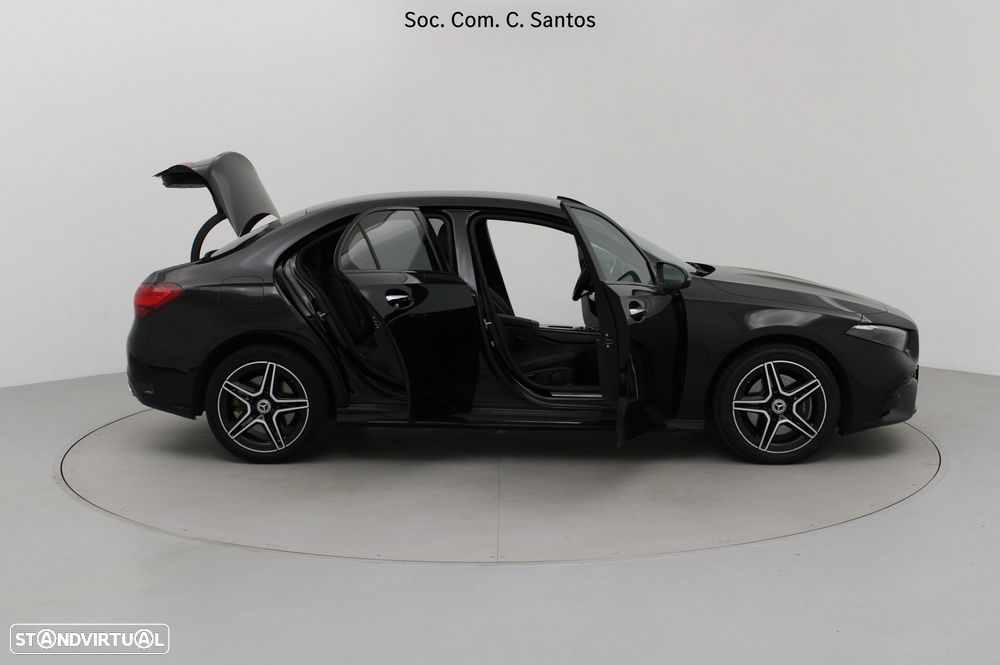 Mercedes-Benz A 250 Limousine e AMG Line - 12