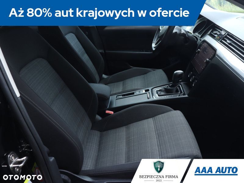 Volkswagen Passat - 11