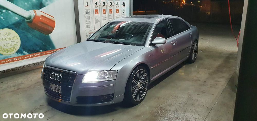Audi A8 4.2 L Quattro - 3