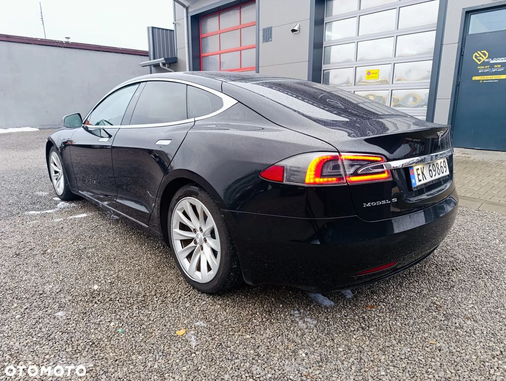 Tesla Model S - 18