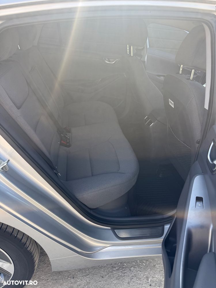 Hyundai IONIQ - 8
