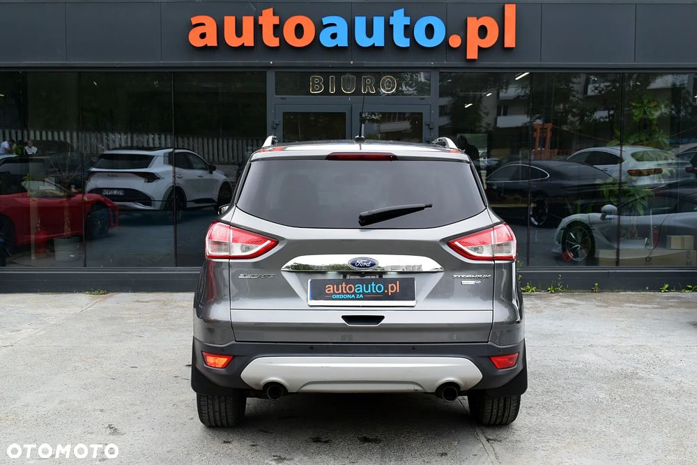 Ford Escape 2.0 EcoBoost AWD Titanium - 24