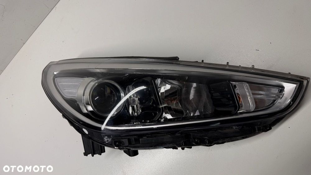 HYUNDAI I30 III LAMPA PRAWA PRAWY PRZÓD PRZEDNIA DOŚWIETLANIE 17-21 - 2