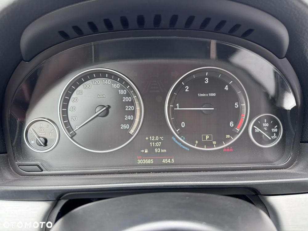 BMW Seria 5 525d xDrive - 35